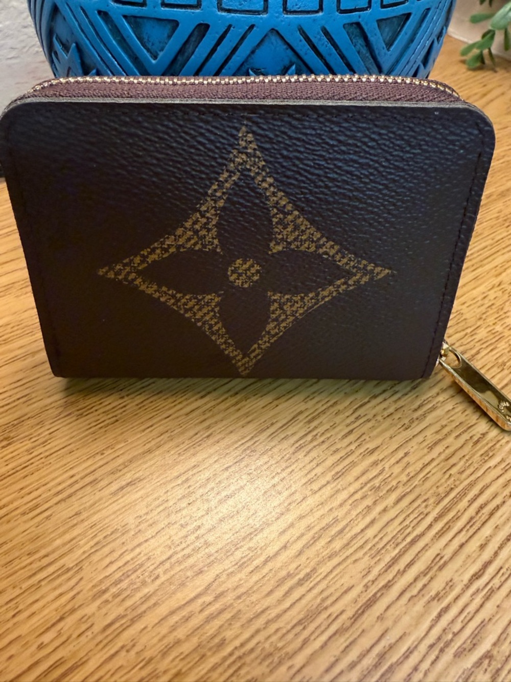 Louis Vuitton Black and Gold Monogram Zip Card Wallet - Picture 2 of 9